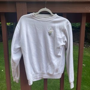white crewneck with flower embroidery 💐 rare from brandy melville / john galt